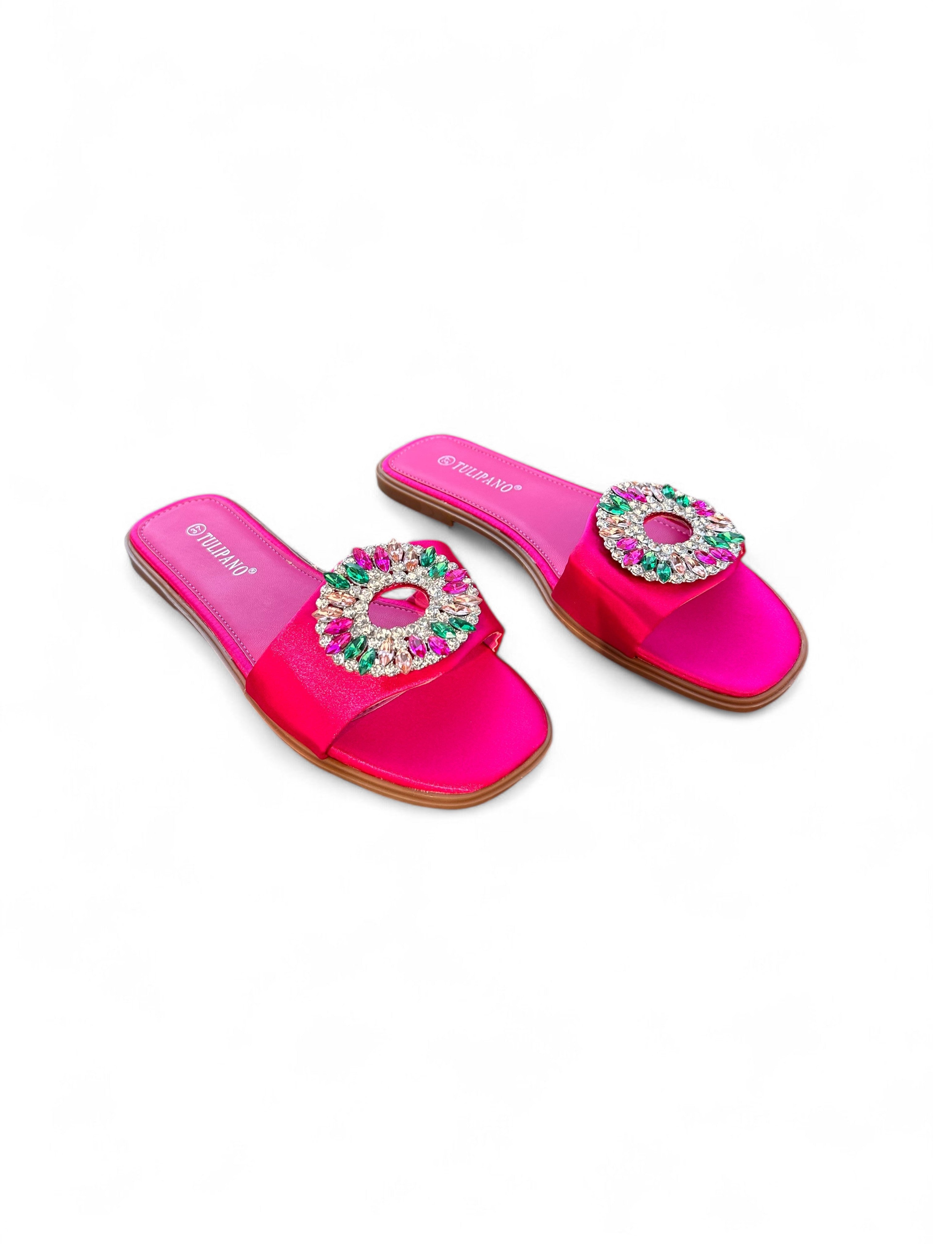 Black flat slippers