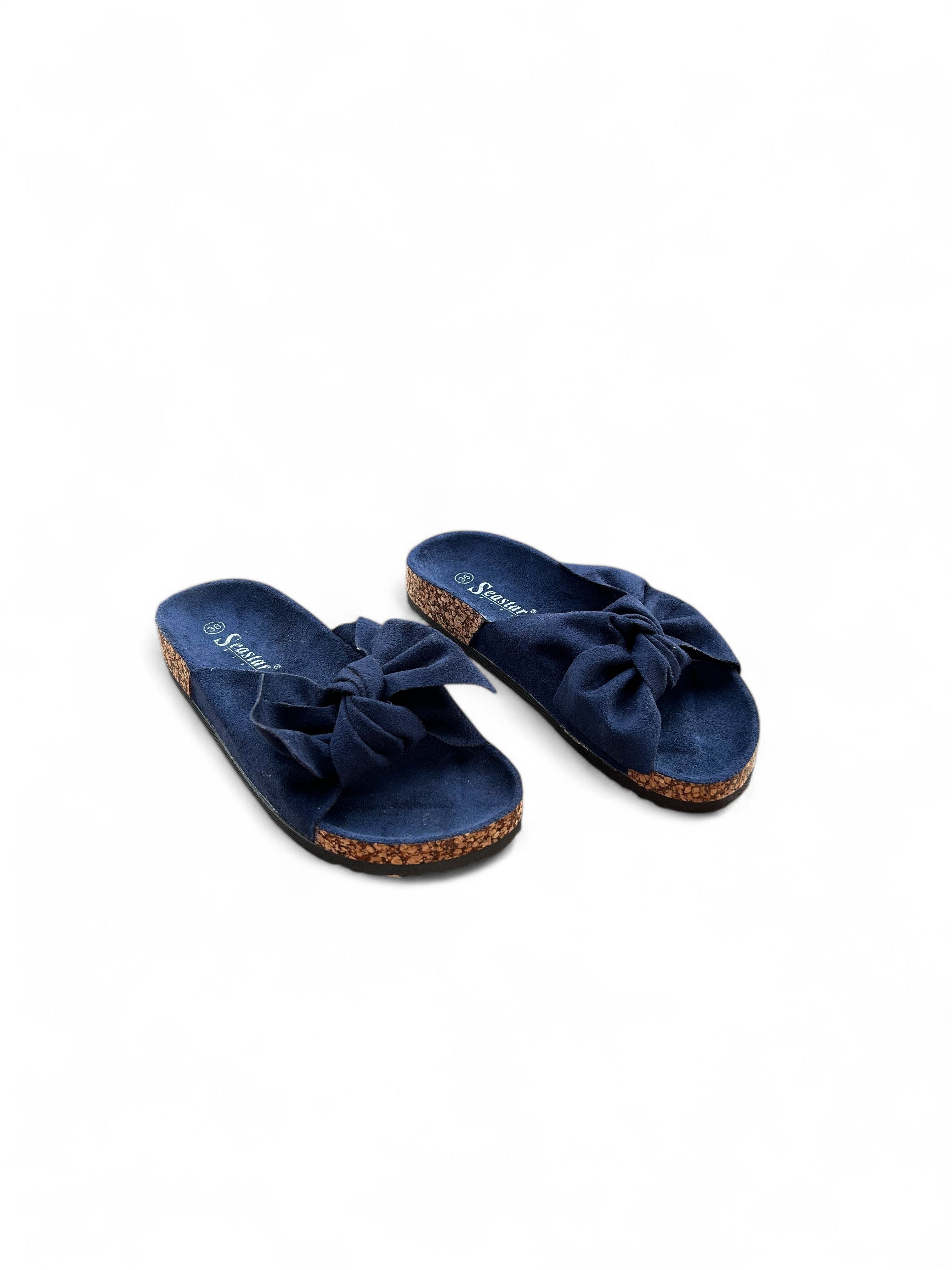 Pink flat slippers
