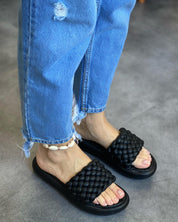 Black flat slippers